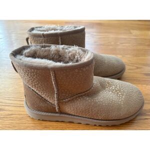 UGG Classic MINI BEACHWOOD SPARKLE Spots Boots 8